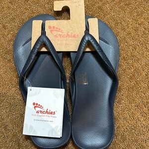 Navy sz 9 Archie’s